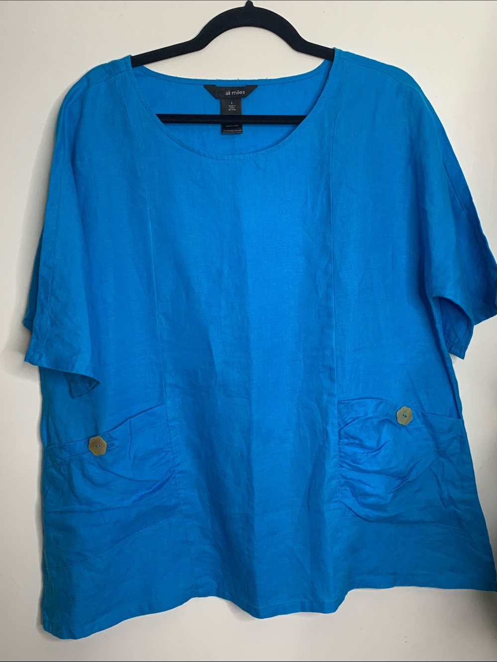 Ali miles Linen Lagen Coastal Artsy button detail top large in Azure Blue